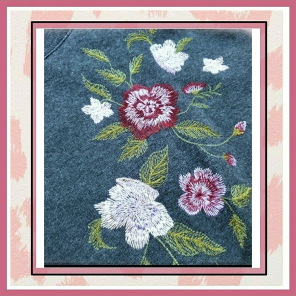 NWOT Embroidered Floral Pullover Size S - Picture 3 of 4